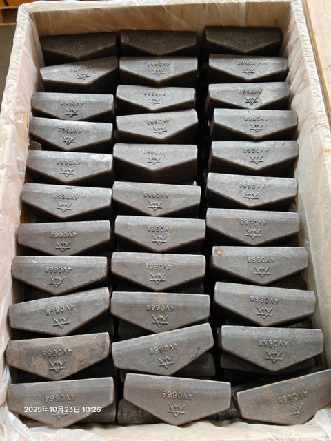 825C,835 compactor feet 4V0668