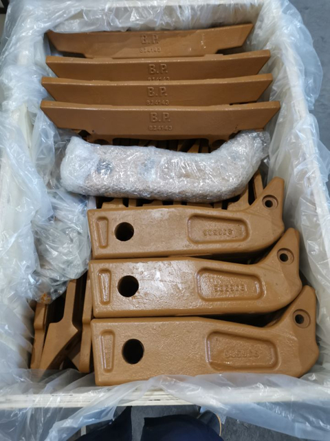 8J4143-35 SIDEBAR PROTECTOR Construction machinery parts